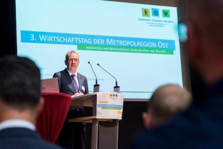 Brandenburgs Staatssekretär für Wirtschaft, Arbeit und Energie, Hendrik Fischer © Ole Bader