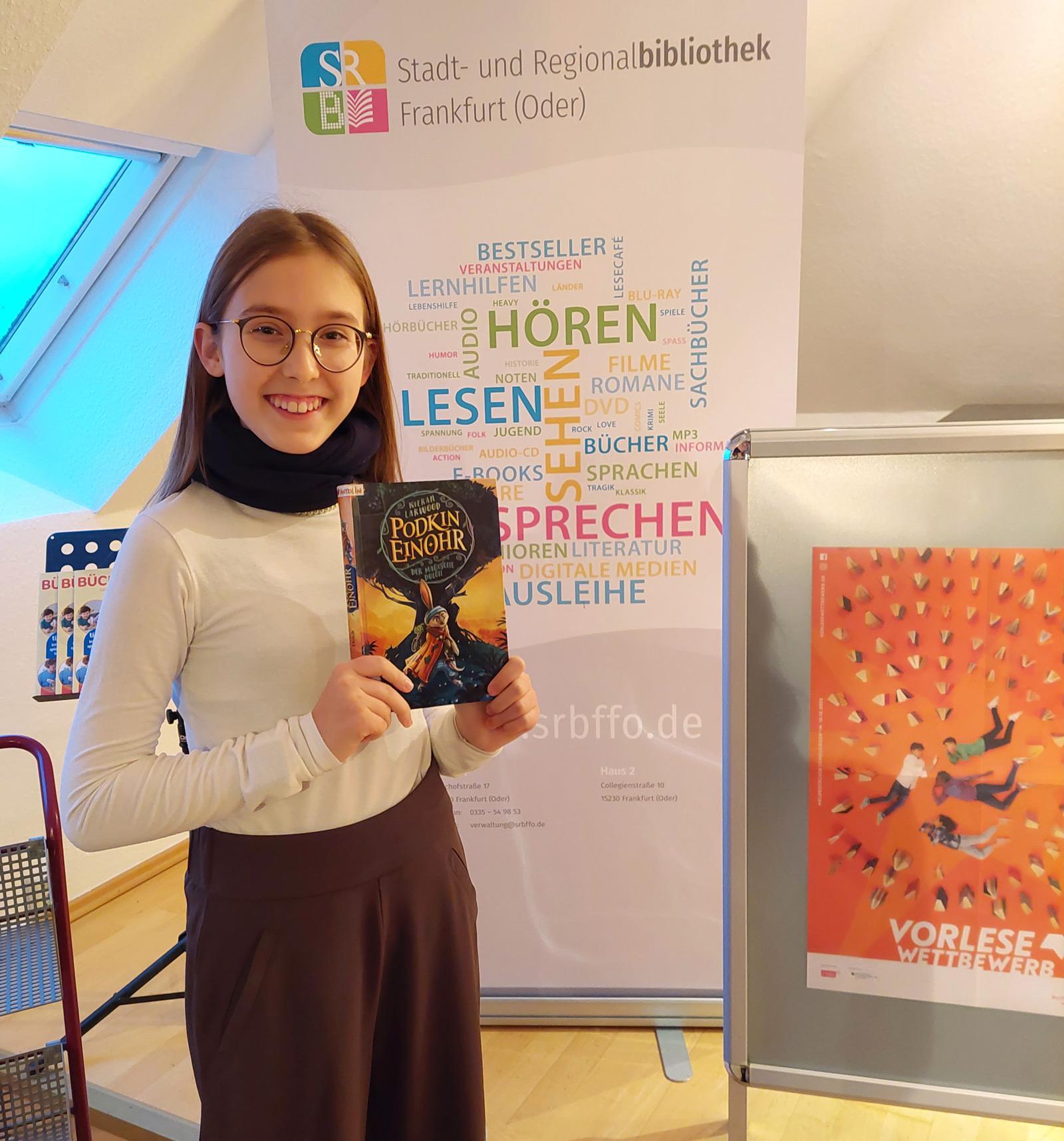 Johanna Schumann as winner of the reading competition © City and Regional Library Frankfurt (Oder)
