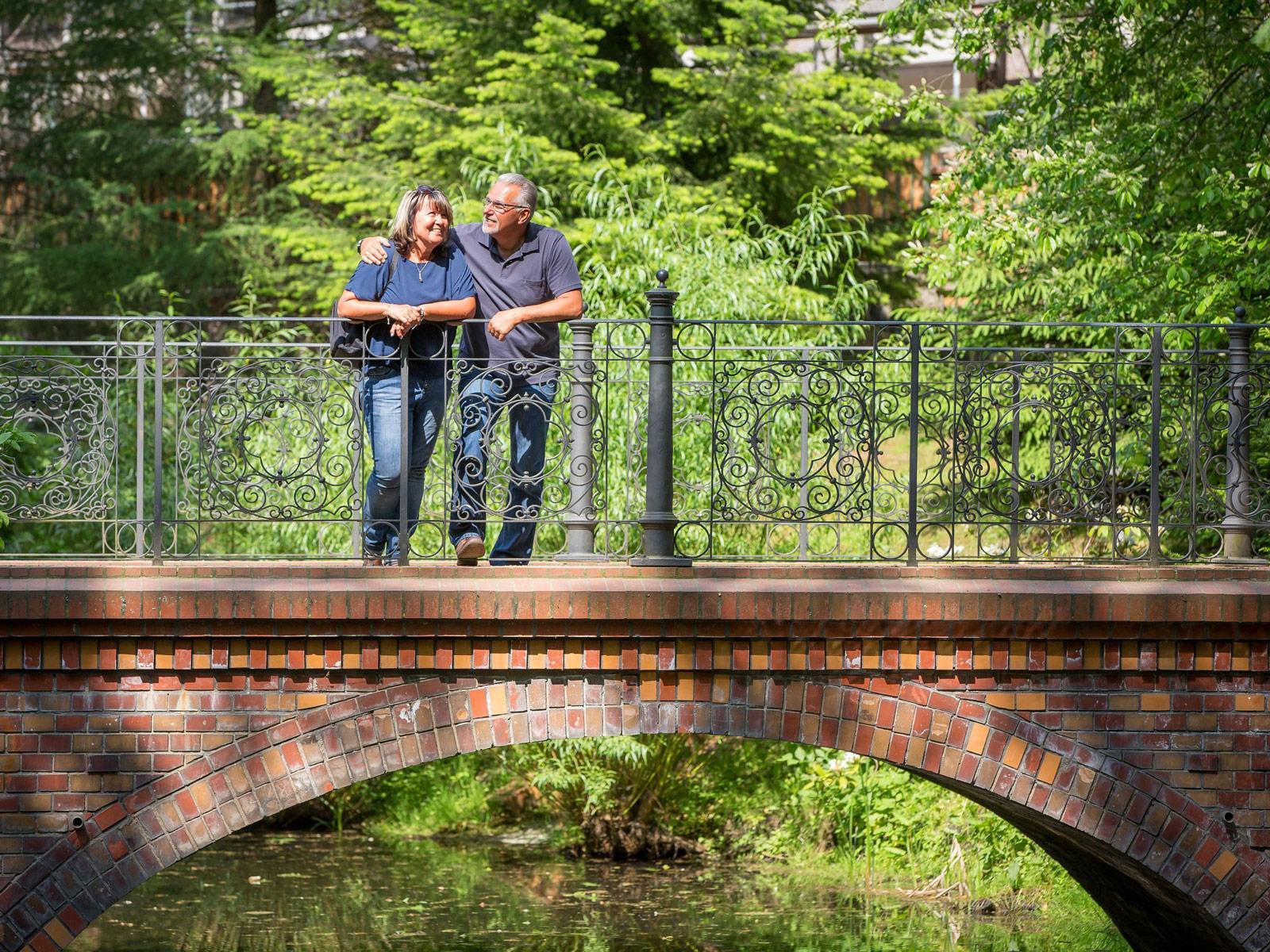 A couple in Lenné Park in Frankfurt (Oder) © Seenland Oder-Spree/Florian Läufer