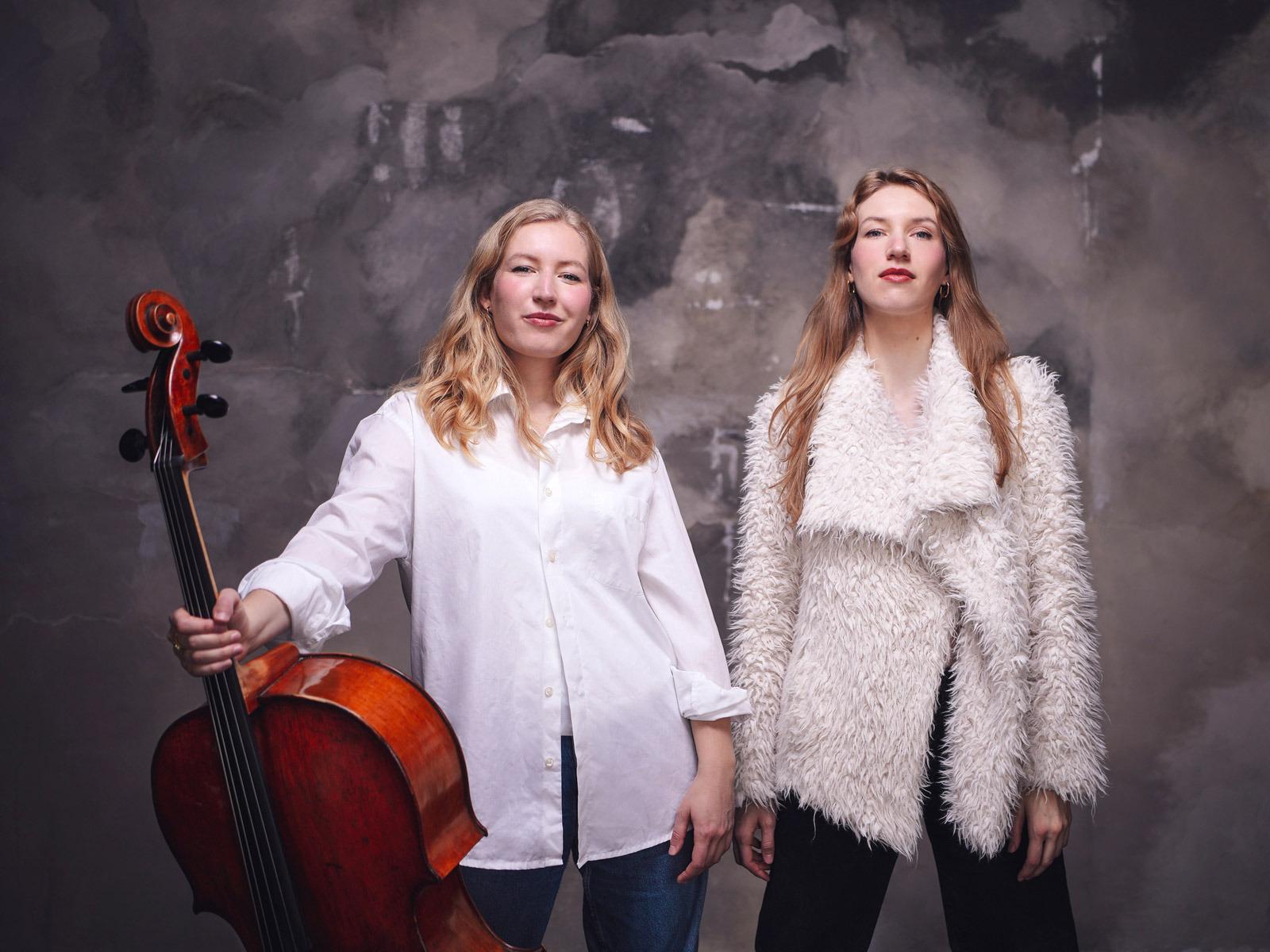 Anouchka i Katharina Hack © Clara Evens