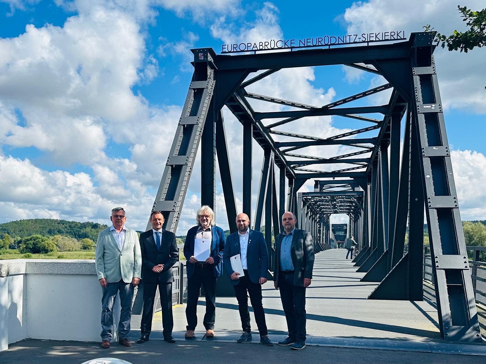 Herr Michael Rubin (Bürgermeister der Gemeinde Oderaue), Herr Rafal Borowiak (LK MOL), Herr Rainer Schinkel (LK MOL), Herr Frank Fiedler (Amtsdirektor Amt Barnim-Oderbruch), Herr Jörg Schleinitz (LK MOL) © Landkreis Märkisch Oderland