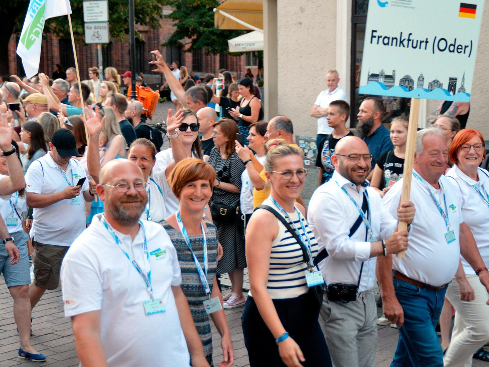 The delegation from Frankfurt (Oder) at the great parade of the Hanseatic cities on the opening day © Uwe Meier