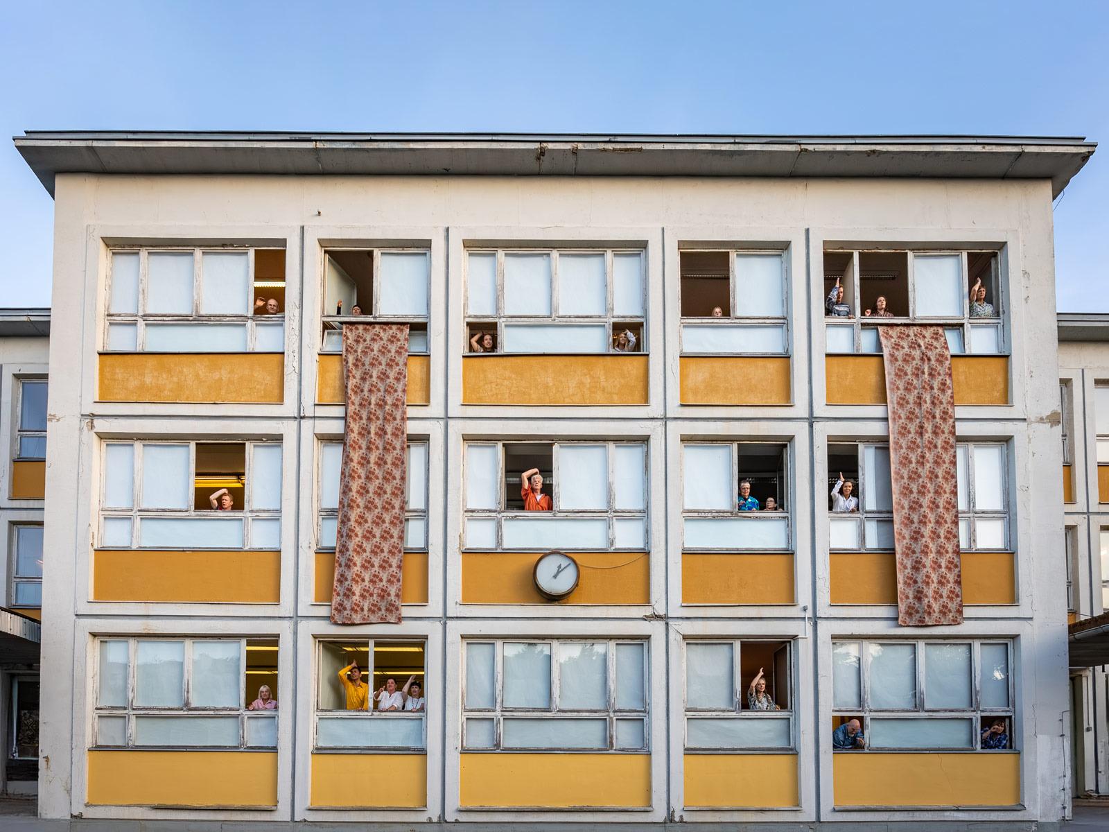 Die Sommerproduktion „JACQUELINE“ in der leerstehenden, ehemaligen 10. Polytechnischen Oberschule in der Bischofstraße © Serhat Divrik