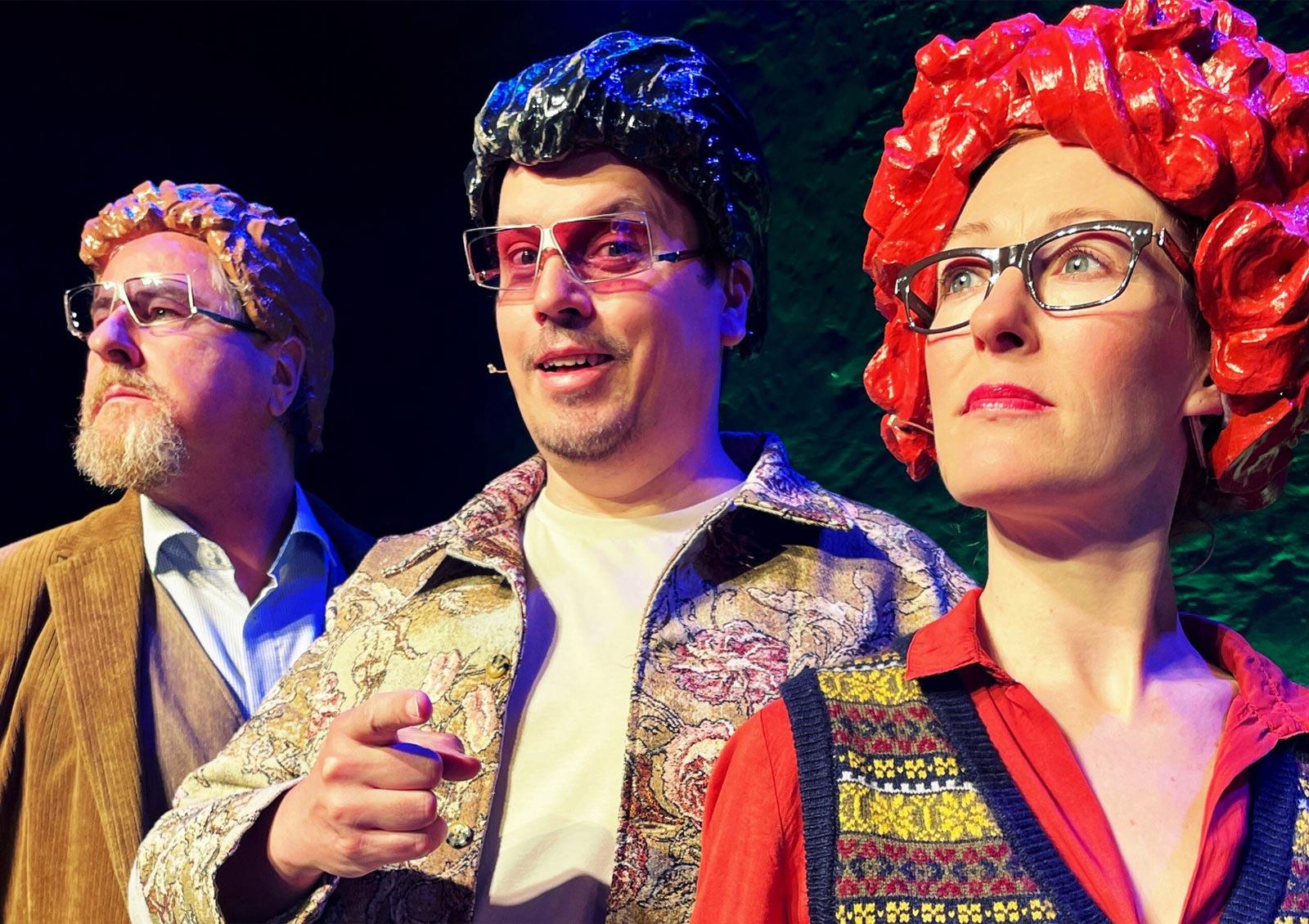 Das Berliner Kabarett-Ensemble Distel mit dem Stück „Jenseits von Germany“ © Robert Müller