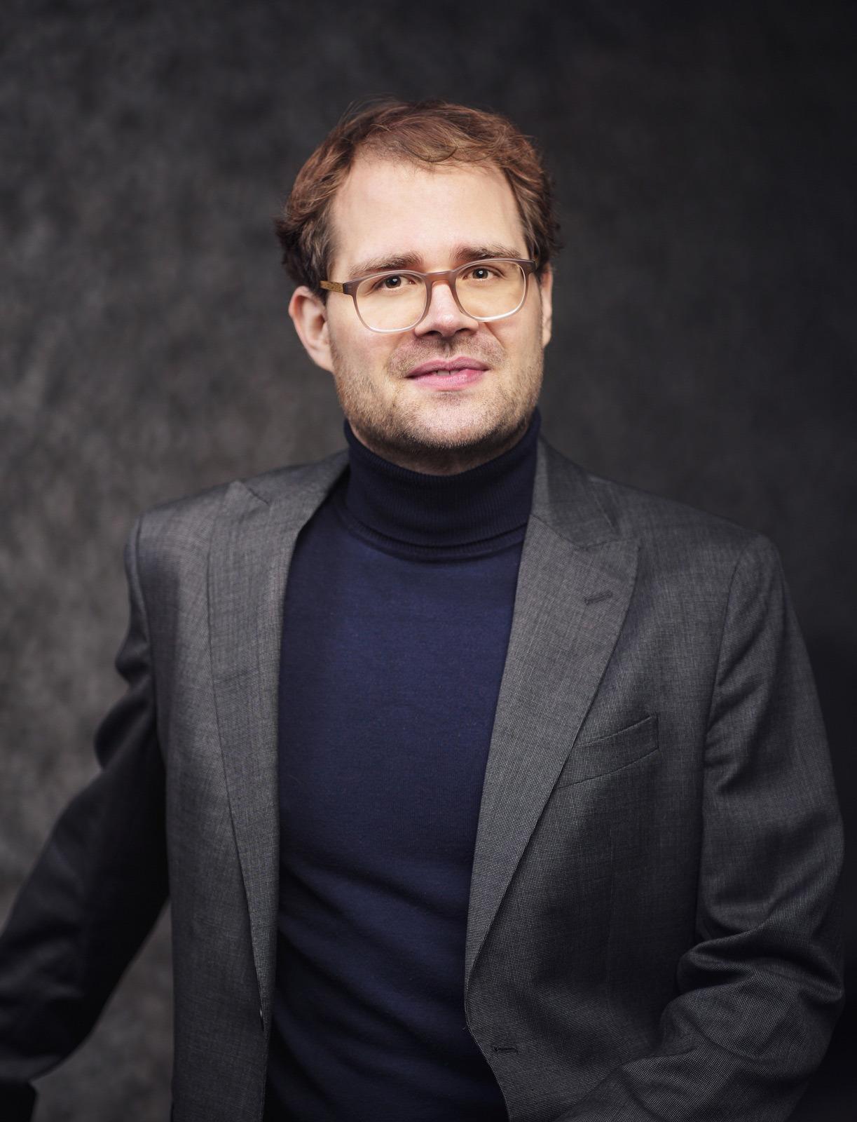 Porträtfoto von Lukas Senn © Clara Evens