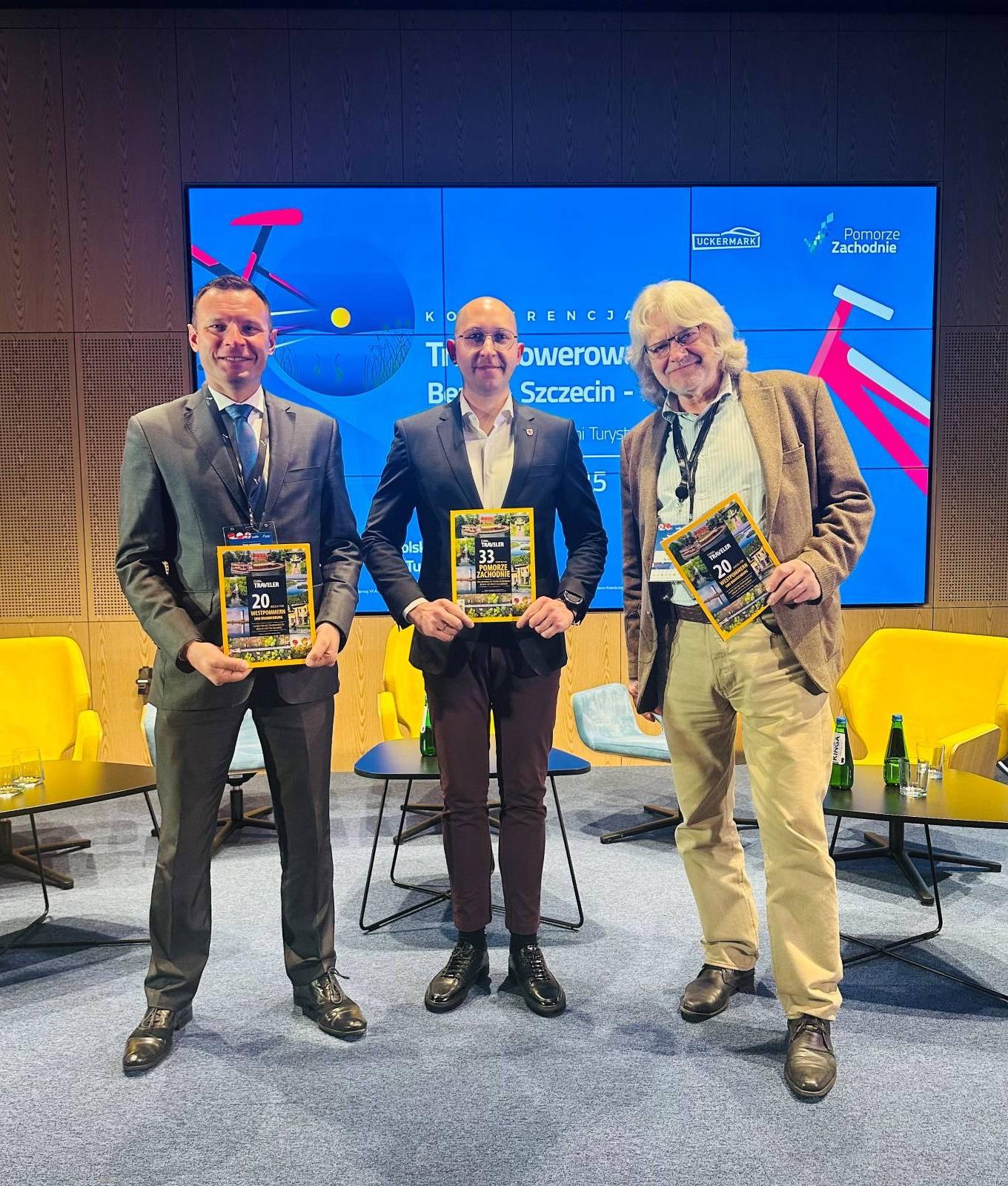 v.l.n.r. Rafal Borowiak (SB EU-Projekte MOL), Jakub Kowalik (Stellvertretender Marschall der Woiwodschaft Westpommern) und Rainer Schinkel (Beigeordneter und Amtsleitung Wirtschaftsamt) auf der feierlichen Eröffnungskonferenz des INTERREG-Projektes „Radweg Berlin–Szczecin–Kołobrzeg“ in Szczecin