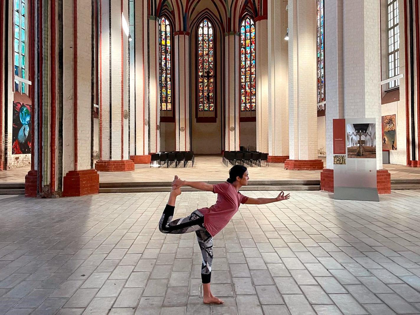 Yoga in the church © Robert Reuter/Messe- und Veranstaltungs GmbH