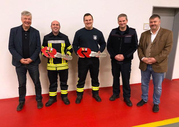 Centrum techniczne straży pożarnej i kontroli katastrof przekazuje pojazdy strażom pożarnym w powiecie