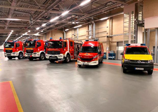 Centrum techniczne straży pożarnej i kontroli katastrof przekazuje pojazdy strażom pożarnym w powiecie