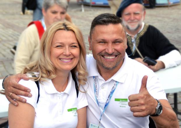 Mariusz Olejniczak, Mayor of Słubice, together with his wife Marta, looked after interested people at the stand of the European Twin City. © Uwe Meier
