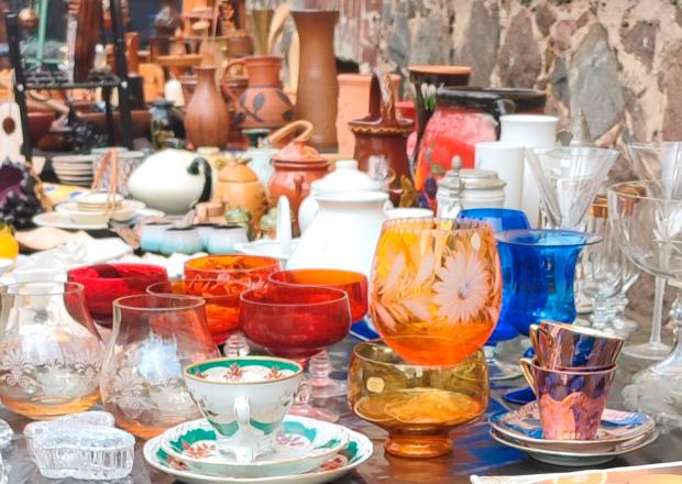 Farm and barn rummage sale © Franzi Gliese