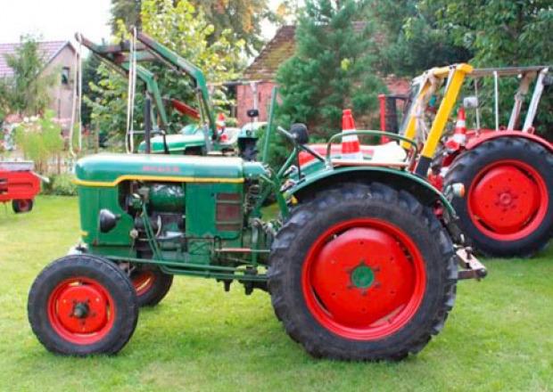 Farm and barn rummage sale © Franzi Gliese