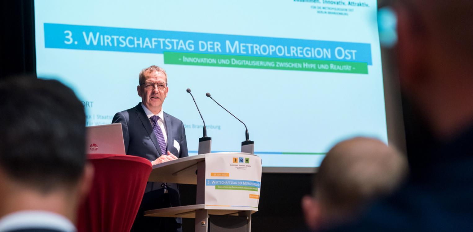 Brandenburgs Staatssekretär für Wirtschaft, Arbeit und Energie, Hendrik Fischer © Ole Bader