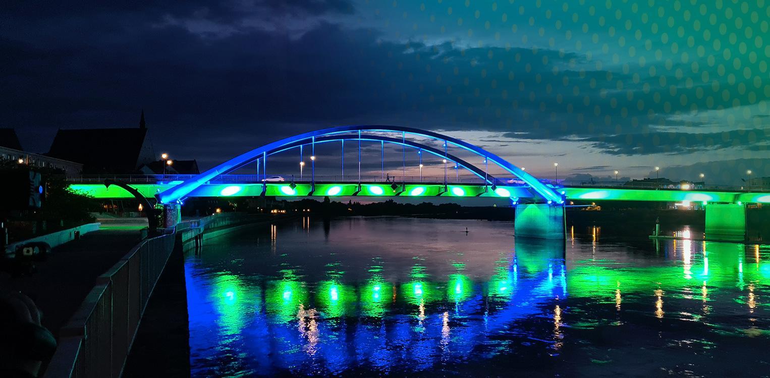 Illuminated city bridge in Frankfurt (Oder) © Claus Junghanns