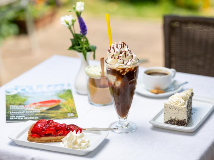 Eiskaffee, Kuchen und Torte genießen © Seenland Oder-Spree/Florian Läufer