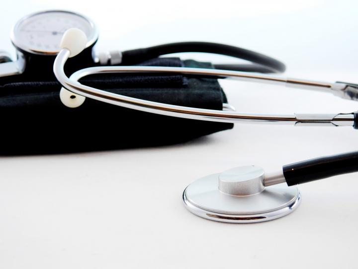 Blutdruckmessgerät und Stetoskop © Bruno/Pixabay