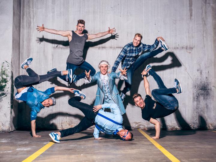 Die Tänzer der Crossover-Show „Breakin’ Mozart“ © flownmary.de