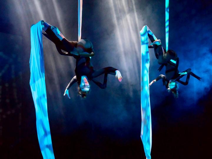 Scene from the circus show "Toi Toi Toi" © Diemo Jänchen