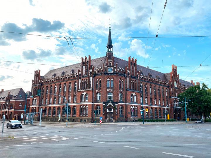 Zachodnia i północna fasada Poczty Głównej © Stadt Frankfurt (Oder)