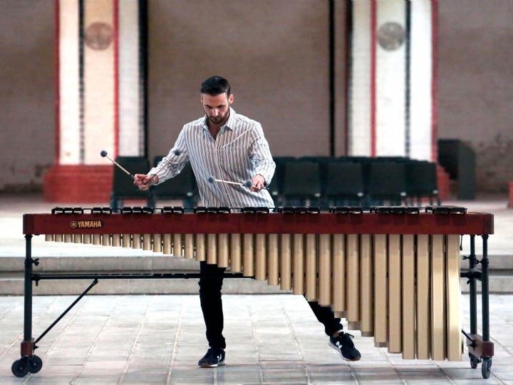 The musician Kamil Karmelita © Tomasz Fedyszyn