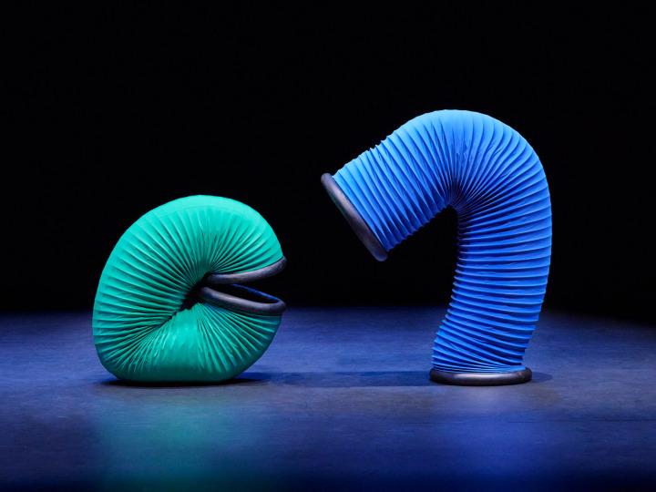 Theater-Company „Mummenschanz“ – Slinkies © MUMMENSCHANZ Stiftung Noe Flum