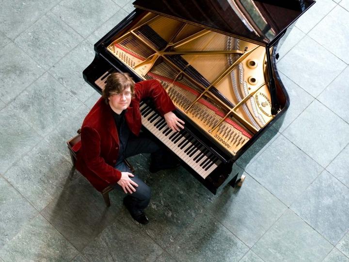 Stephan Graf von Bothmer przy fortepianie © Birgit Meixner