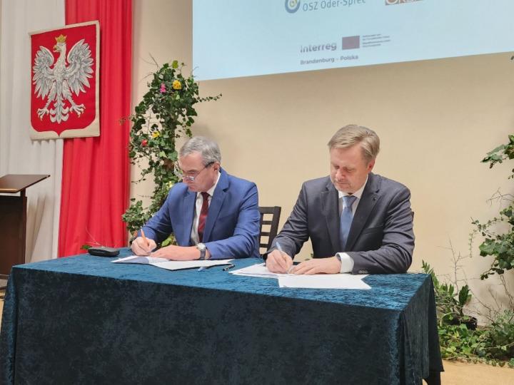 Unterzeichnung des Projektes "Bildung verbindet"