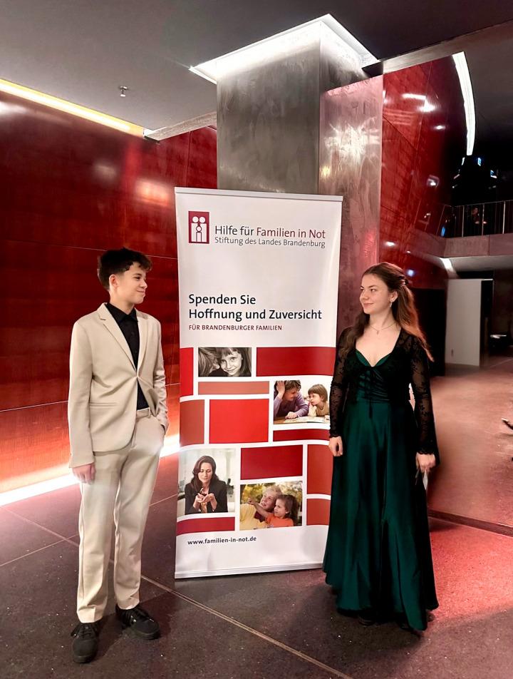 Wim Jonas Niemand und Friederike Schick konzertierten erstmals mit dem Staatsorchester anlässlich der Benefizveranstaltung der Stiftung „Familie in Not“ © Landkreis Märkisch-Oderland